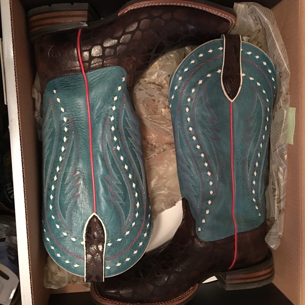 Ariat boots new in box size 9